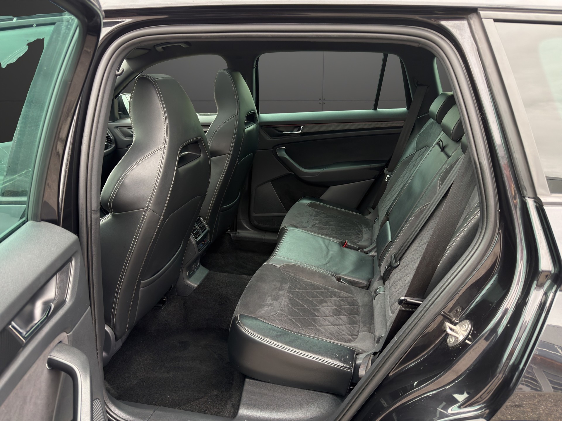SKODA Kodiaq 2.0 TDI CR Sport Line 4x4 DSG-image-22