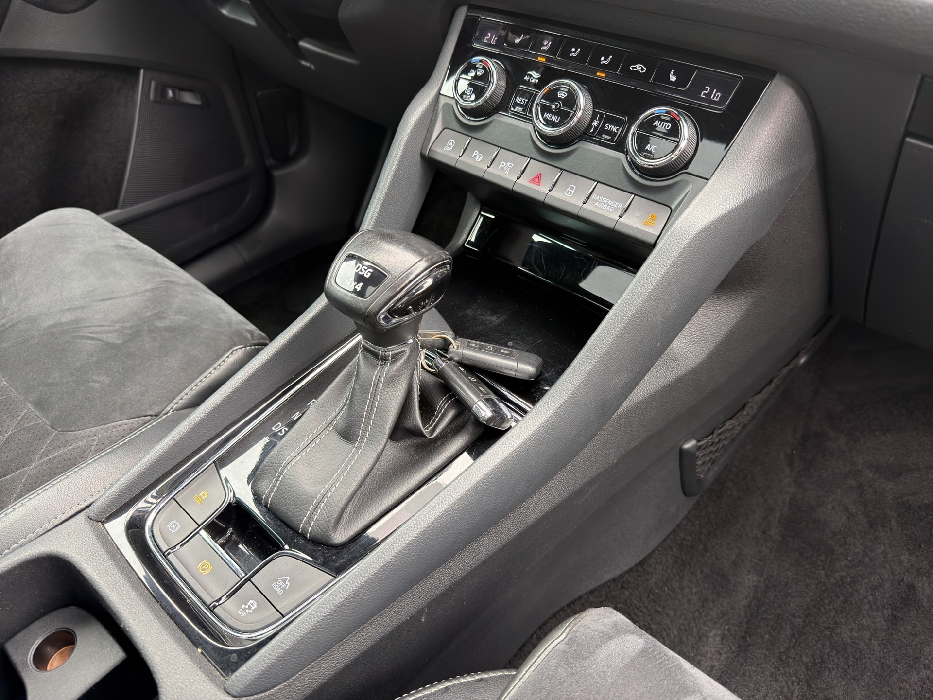 SKODA Kodiaq 2.0 TDI CR Sport Line 4x4 DSG-image-16