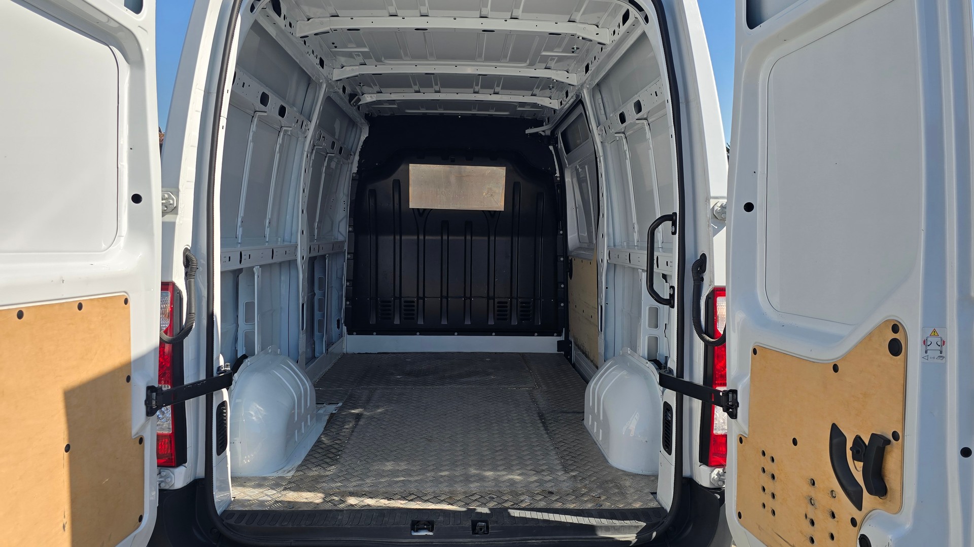 RENAULT Master T35 2.3dCi 135 L2H2-image-4