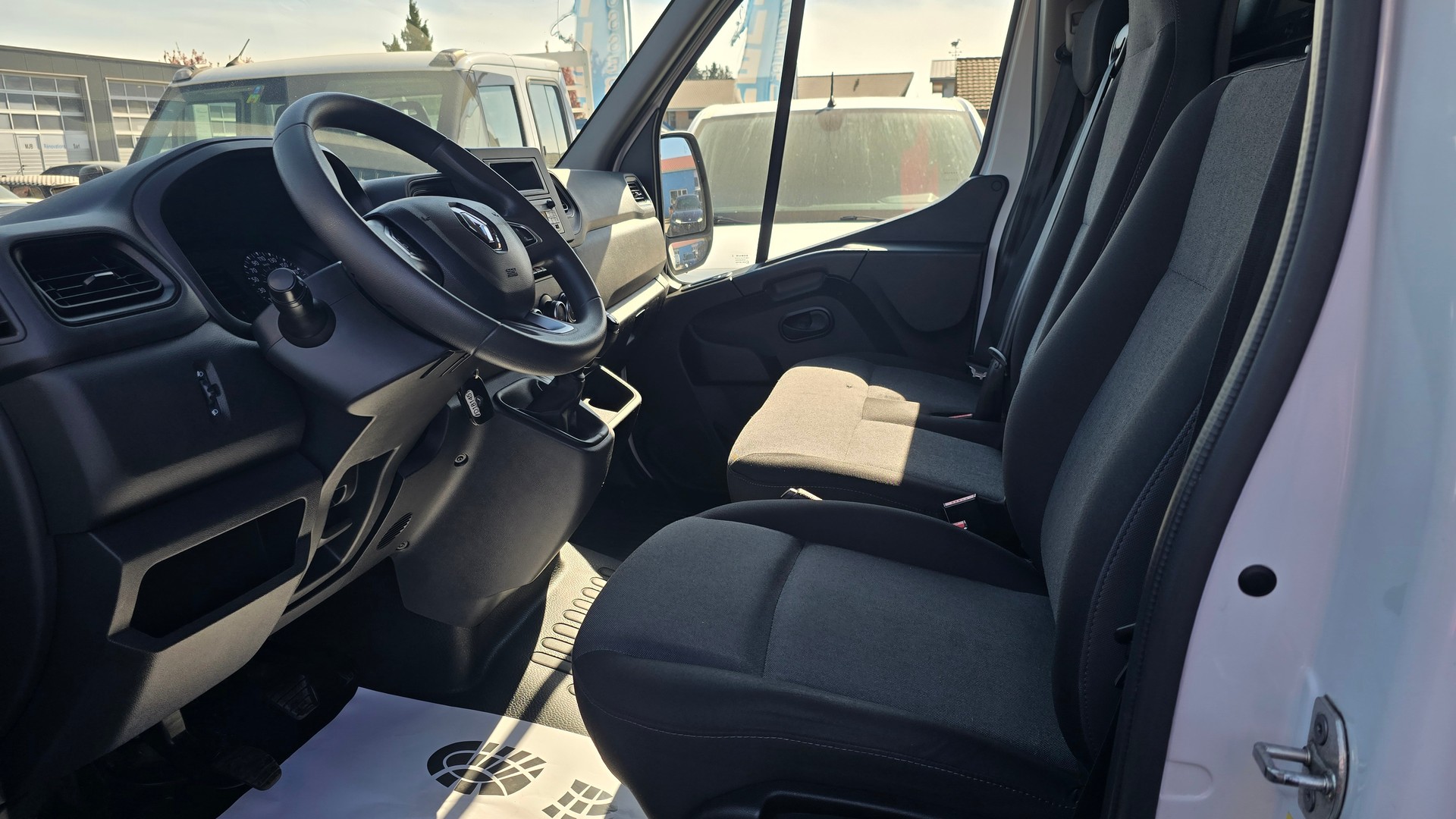 RENAULT Master T35 2.3dCi 135 L2H2-image-8