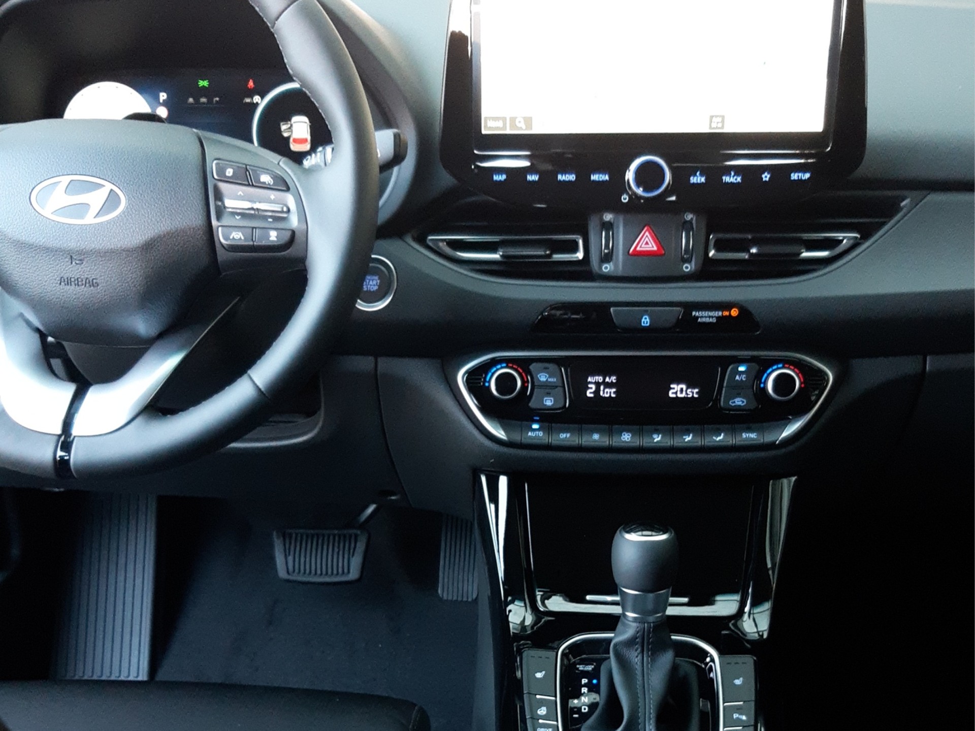 HYUNDAI i30 Wagon 1.6 T-GDi Amplia-image-10