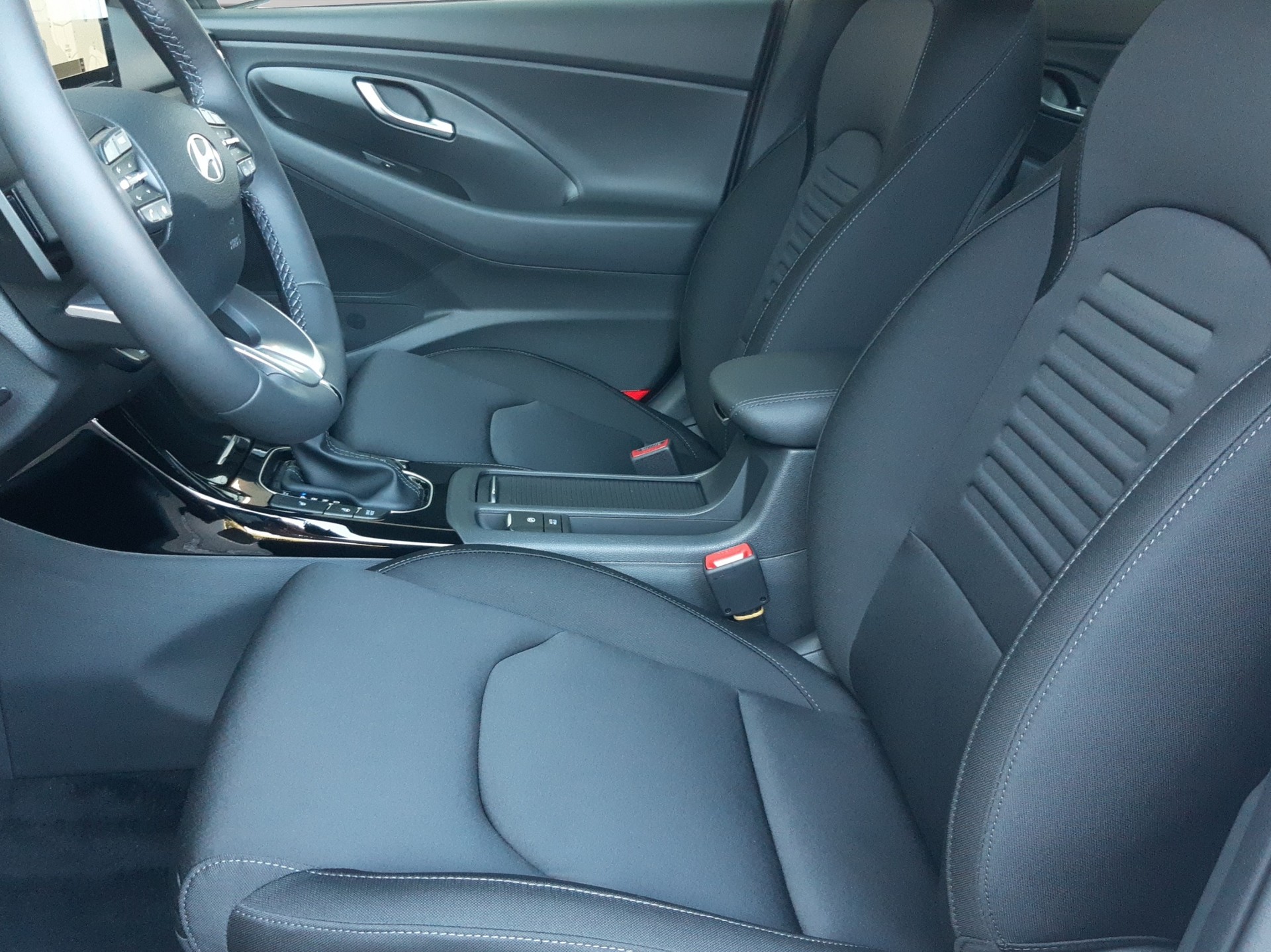 HYUNDAI i30 Wagon 1.6 T-GDi Amplia-image-6