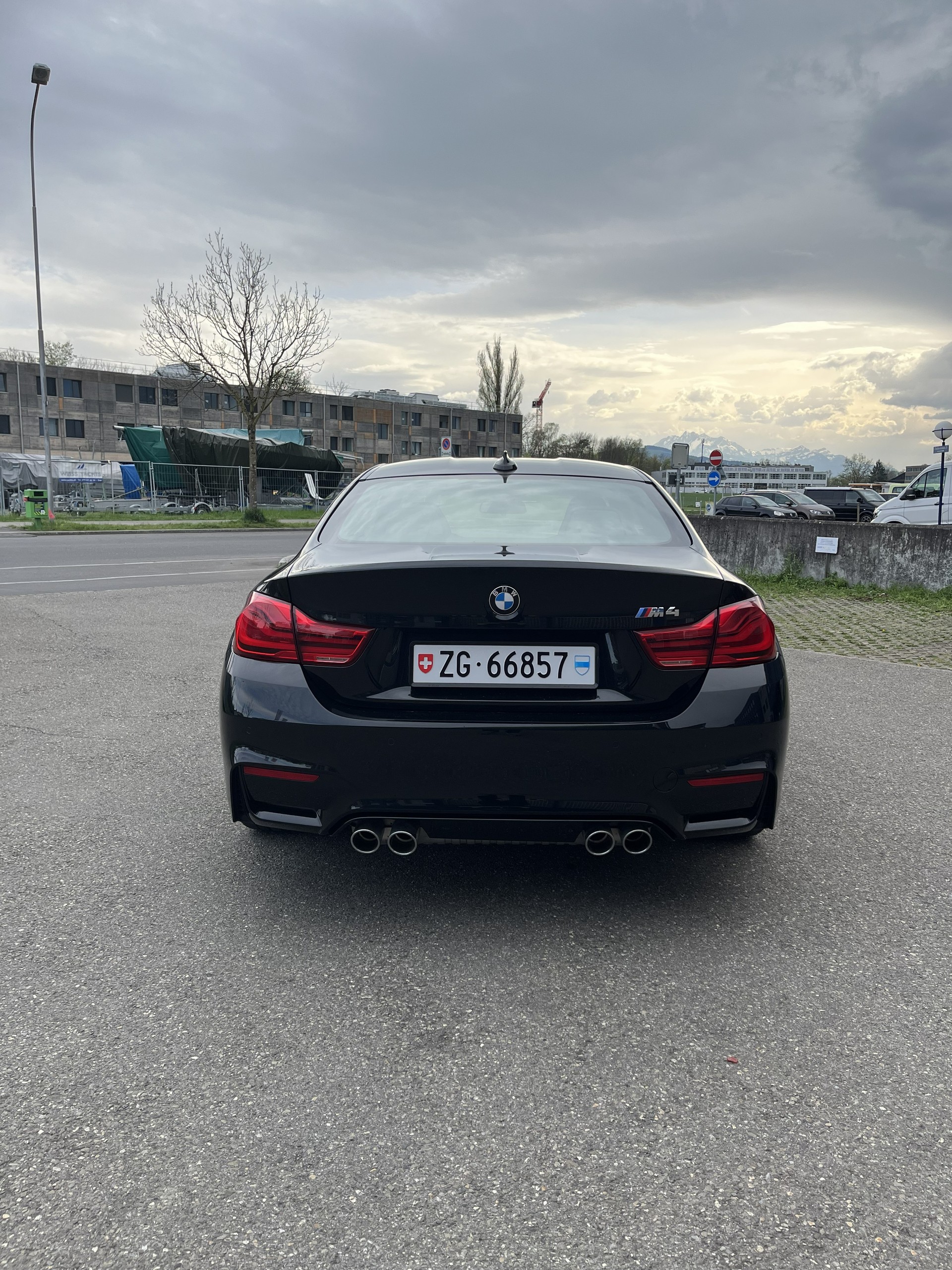 BMW M4-image-2