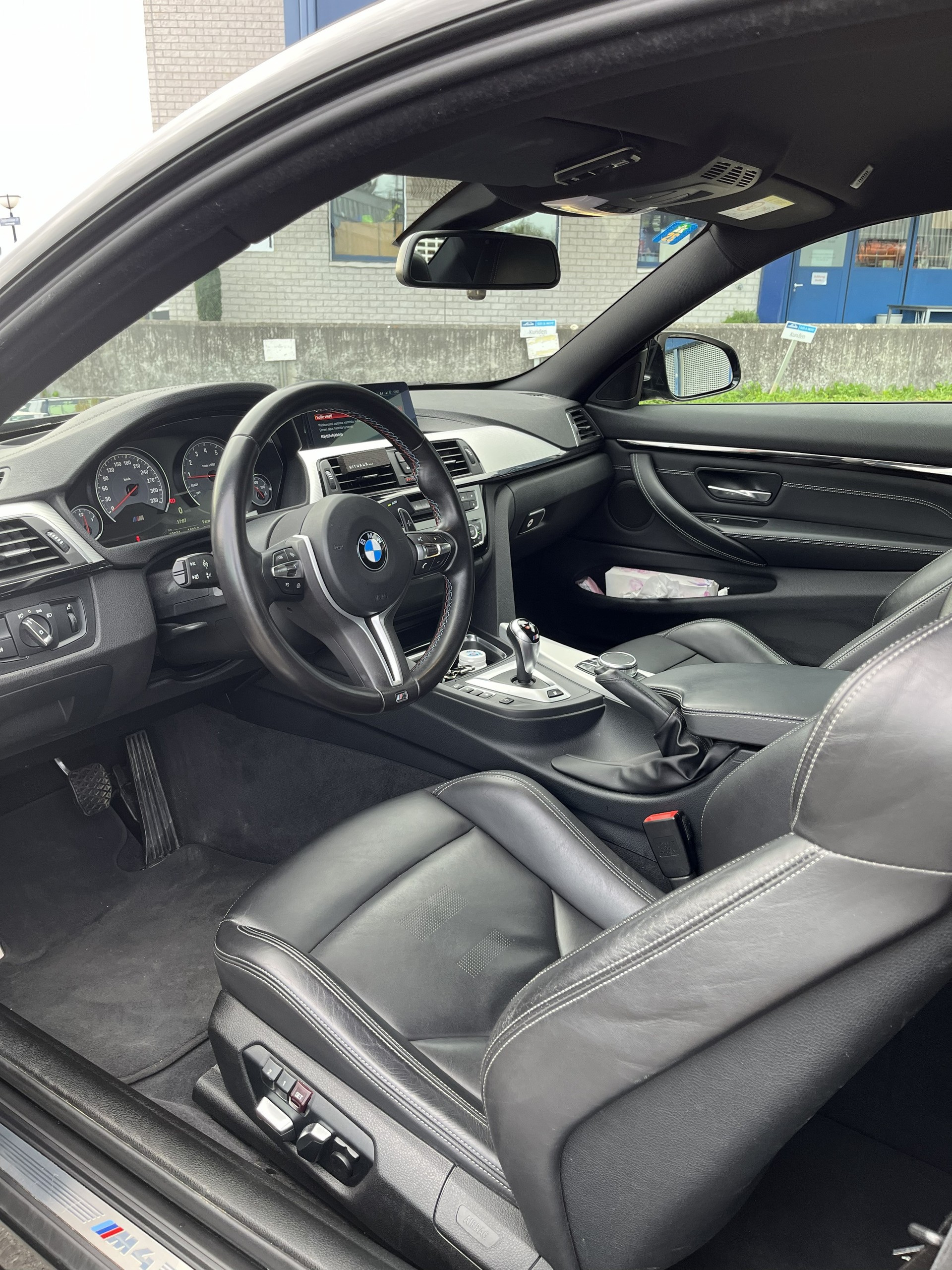 BMW M4-image-3