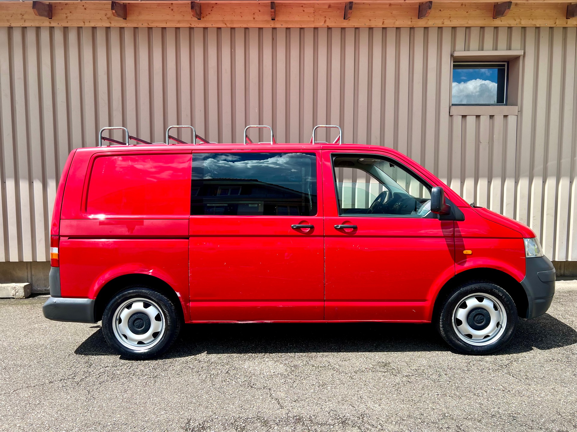 VW T5 2.5 TDI PD 4MOTION "rote Legende" by Nutzfahrzeugcenter Seetal-image-7