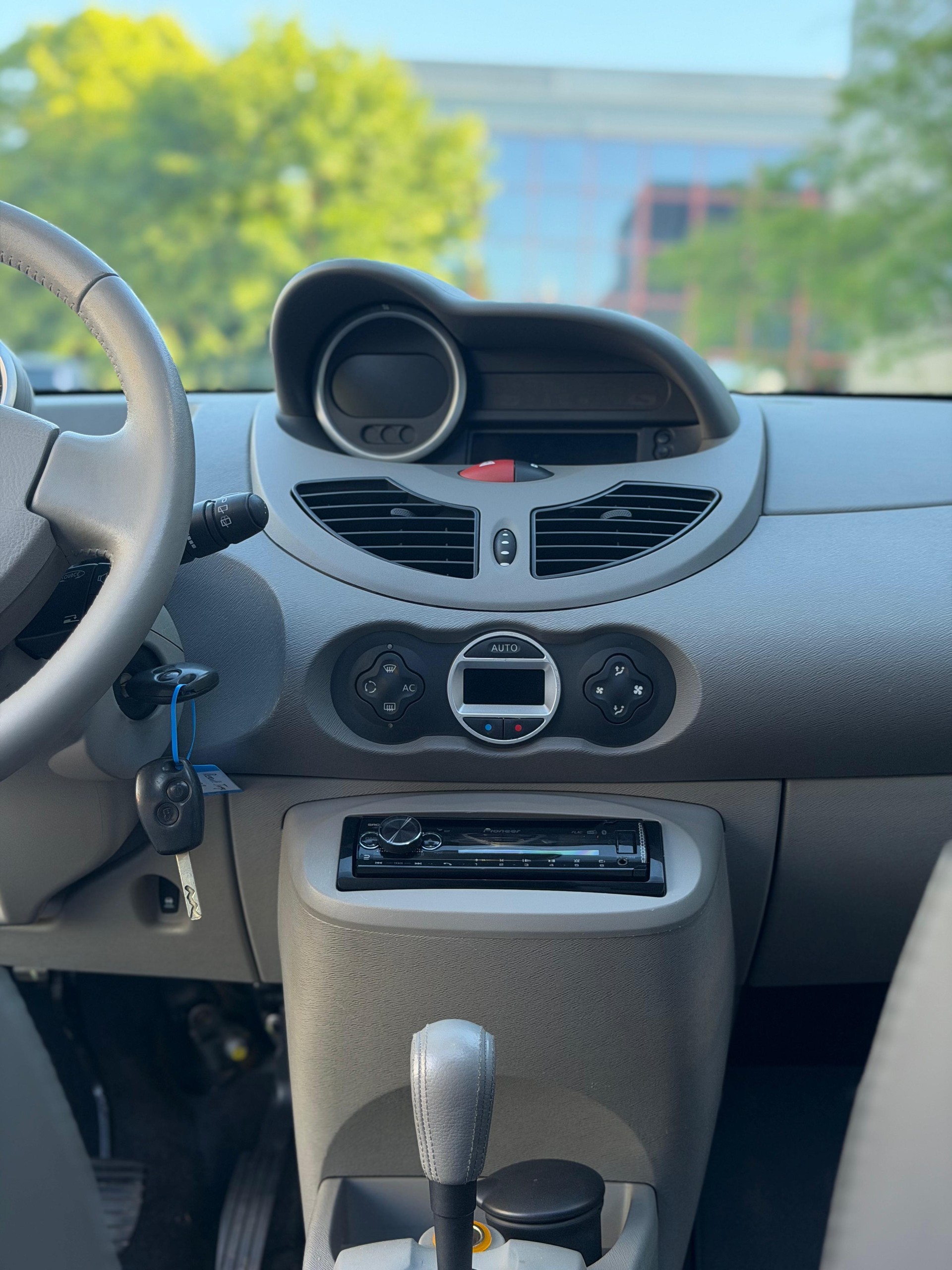 RENAULT Twingo 1.2 16V Initiale Quickshift-image-10