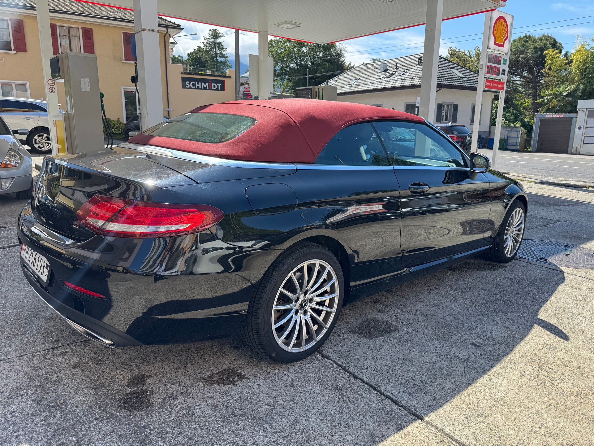 MERCEDES-BENZ C 200 Cabriolet AMG Line-image-2