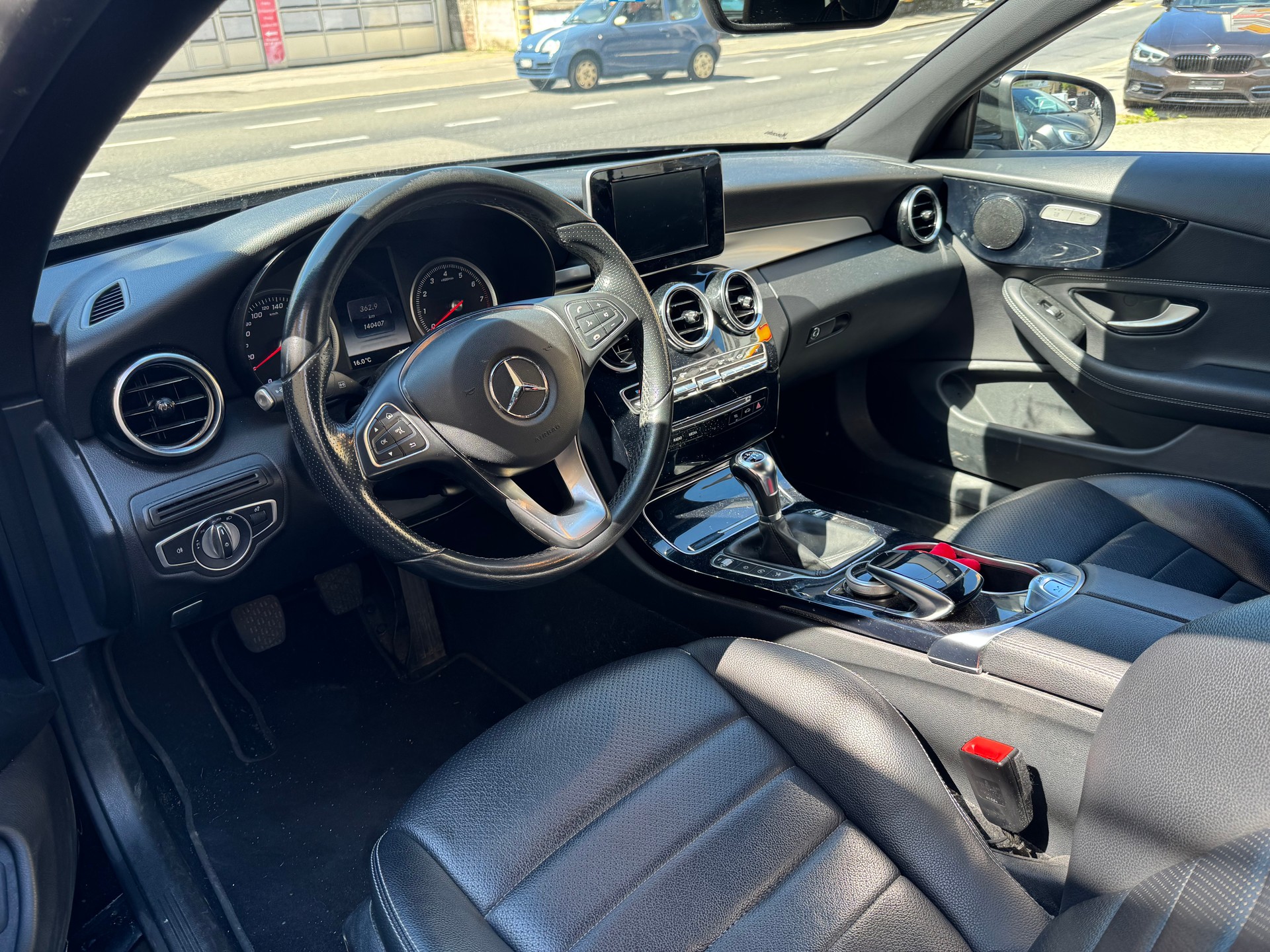 MERCEDES-BENZ C 200 Cabriolet AMG Line-image-8