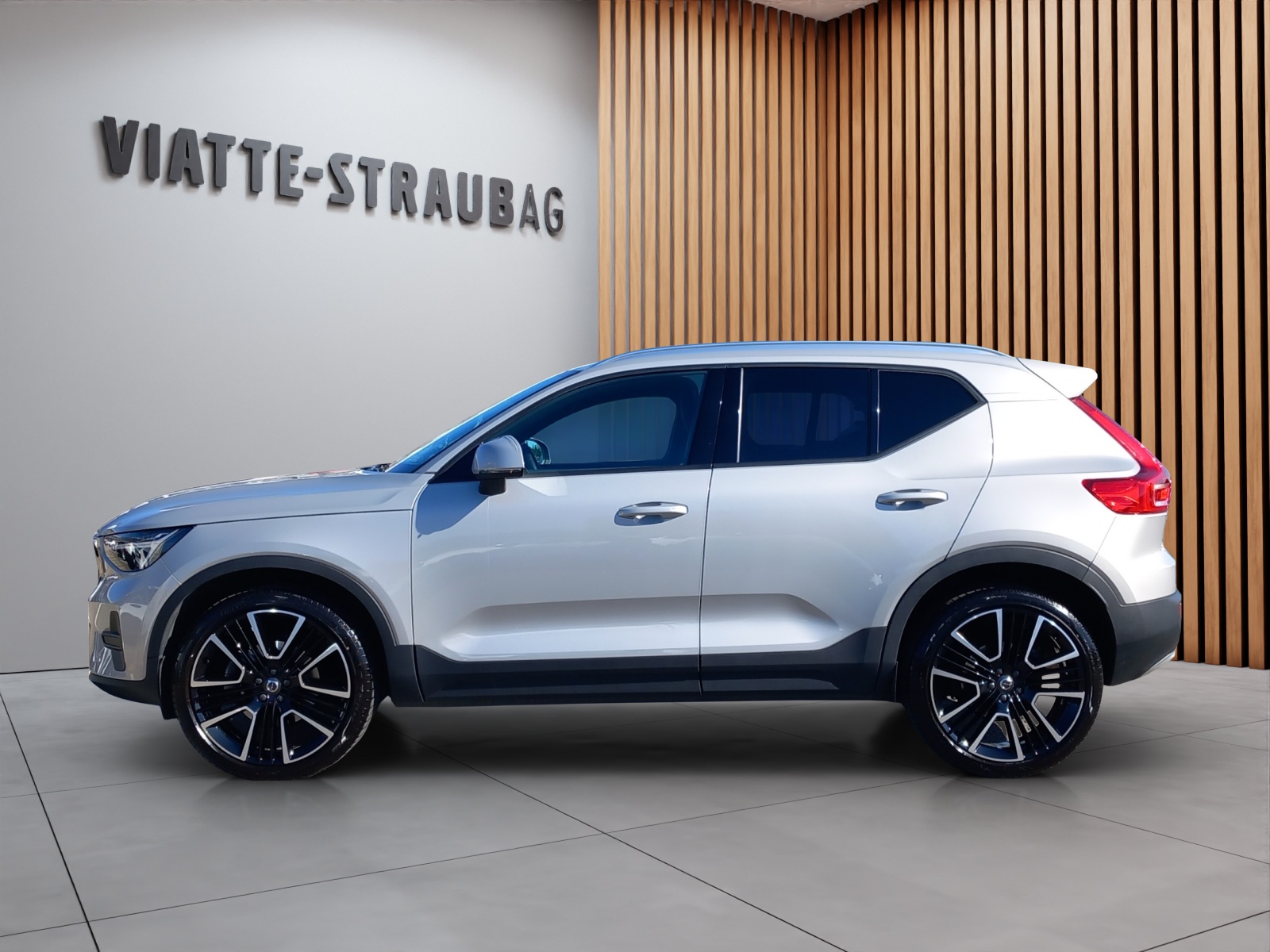 VOLVO XC40 2.0 B3 MH Core-showroom-element-1