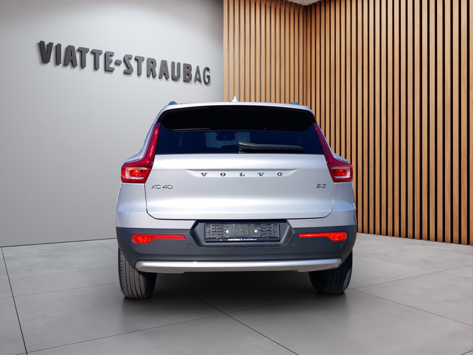 VOLVO XC40 2.0 B3 MH Core-showroom-element-3