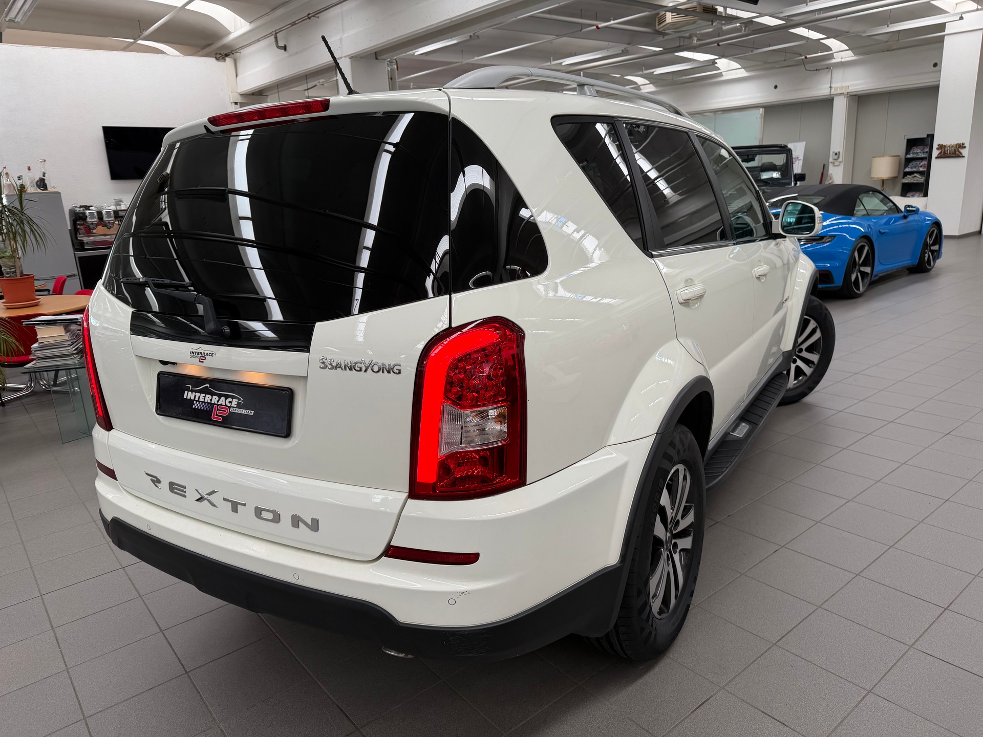 KGM-SsangYong Rexton RX200 e-XDi Sapphire 4WD Automatic-image-3