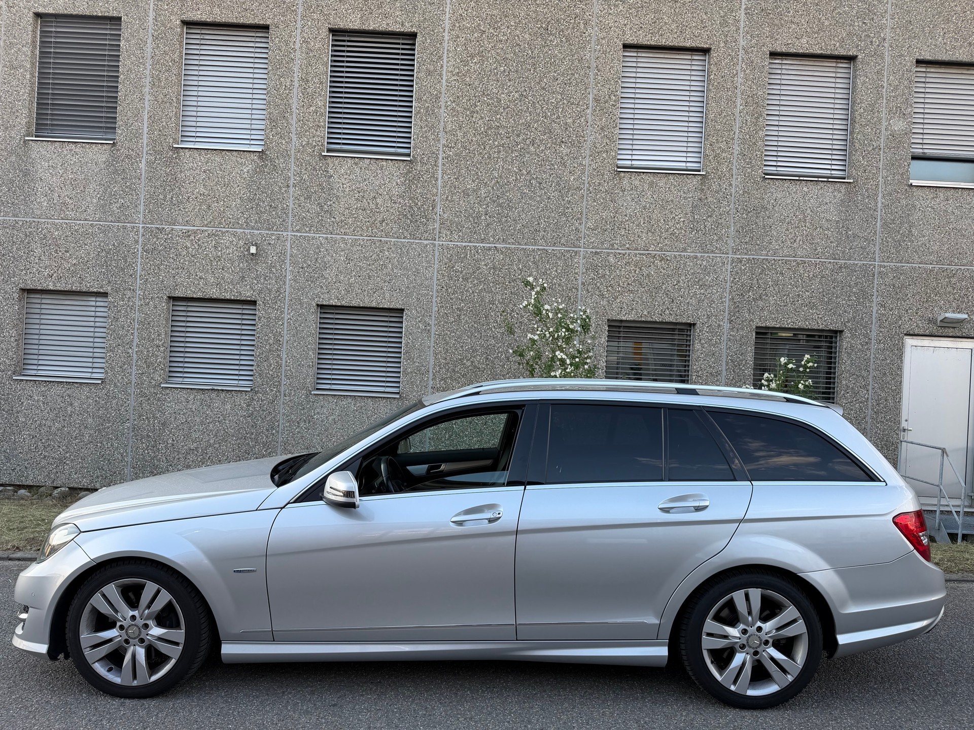 MERCEDES-BENZ C 250 CDI Elégance 4Matic 7G-Tronic-image-3