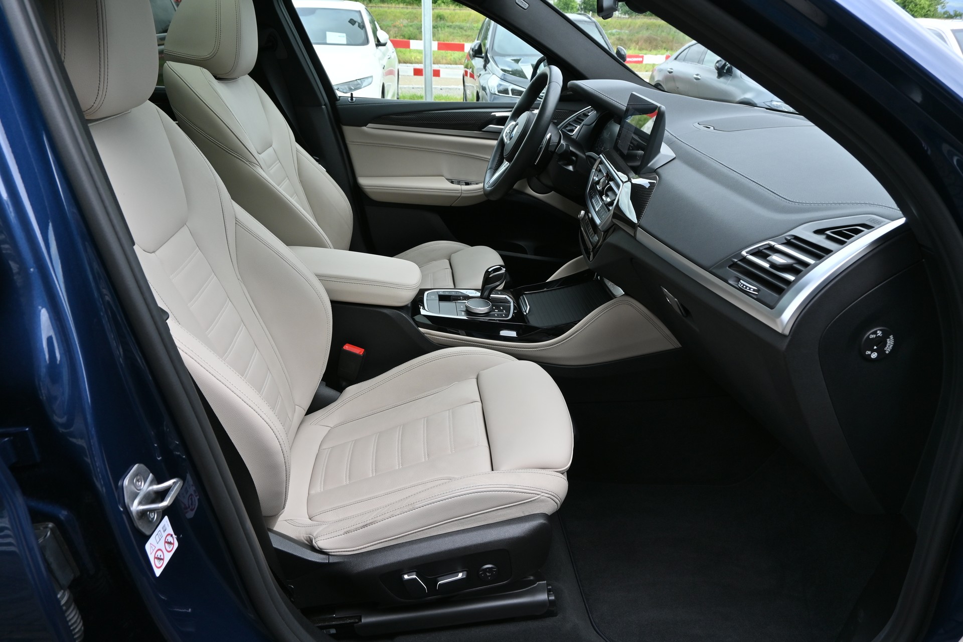 BMW X4 xDrive 48V 30d M Sport Steptronic + Voll-Ausstattung + AHK 2000kg-image-13