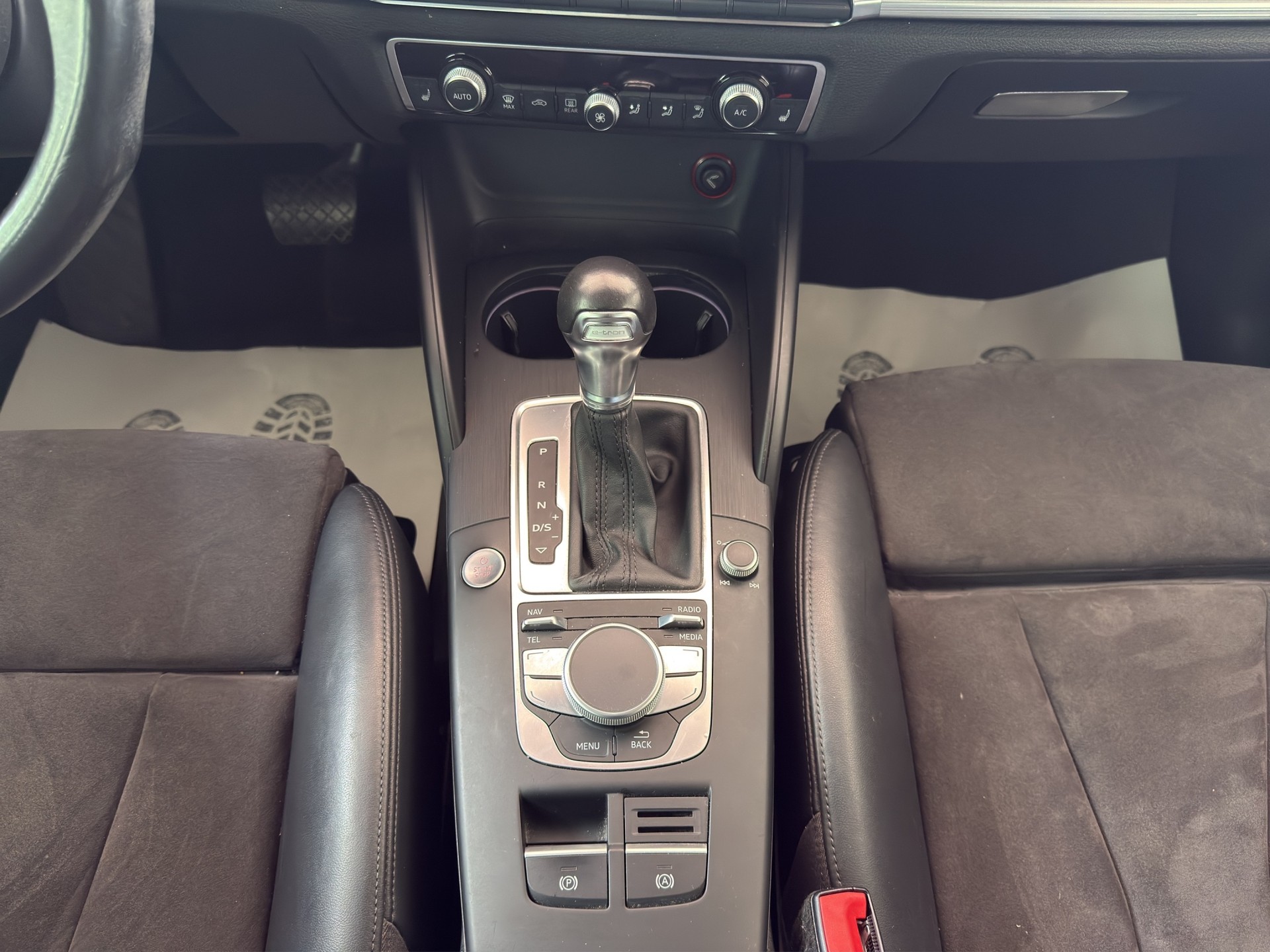 AUDI A3 Sportback 1.4 e-tron Ambition S-tronic-image-11