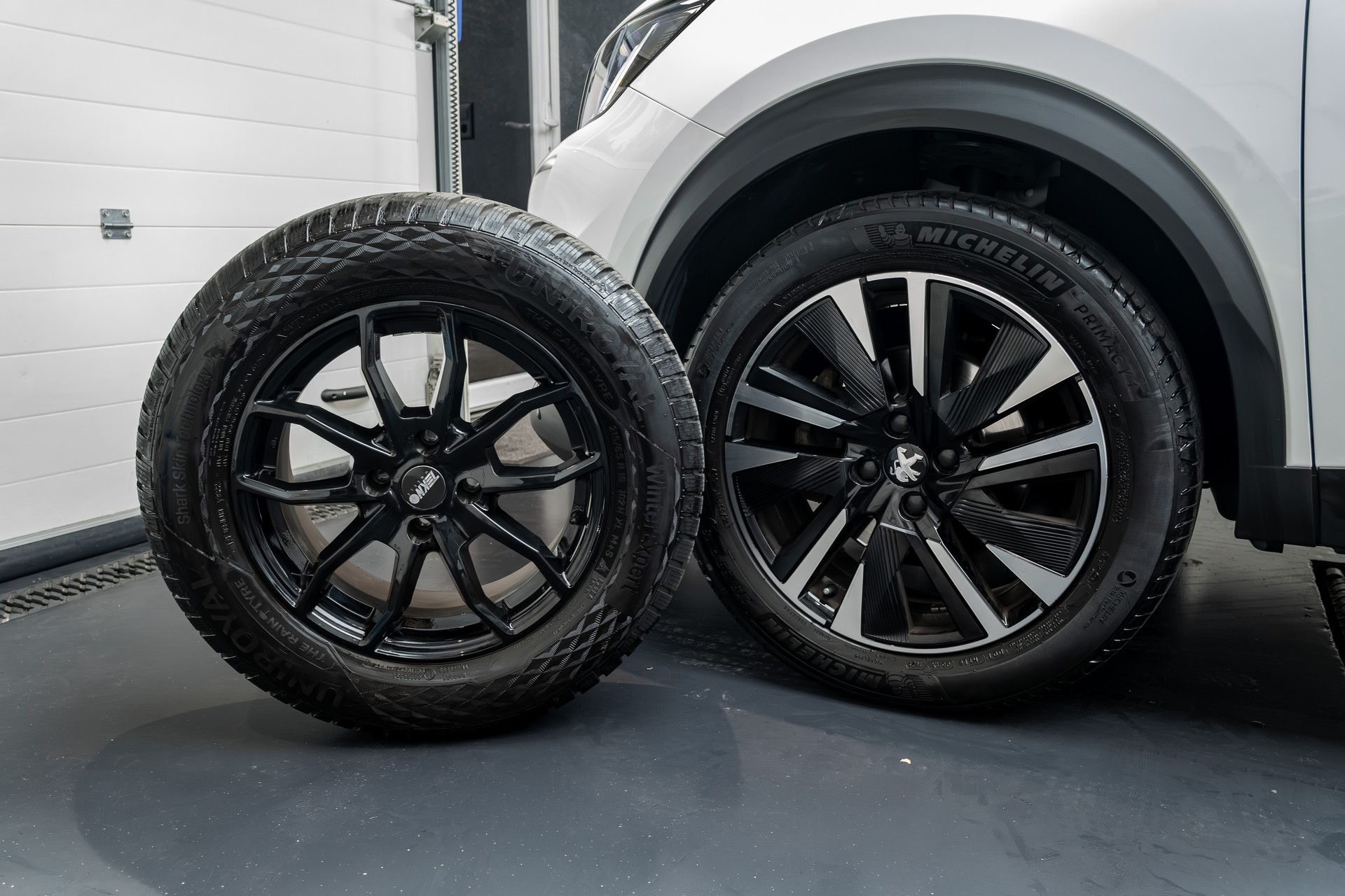 PEUGEOT 2008 1.2 PureTech GT EAT8-image-3