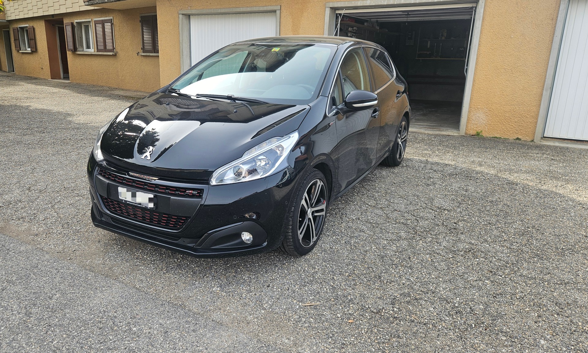 PEUGEOT 1.2 PureTech GT Line S/S-image-0