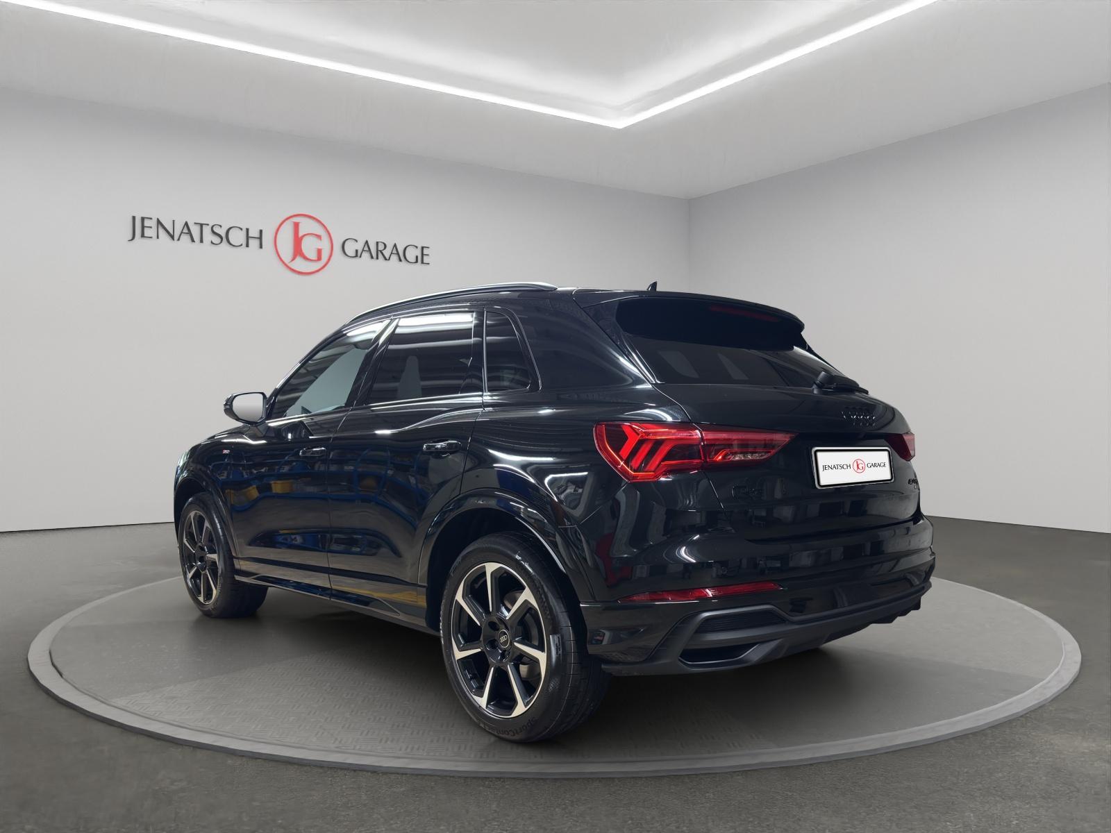 AUDI Q3 2.0 40 TFSI S line quattro S-Tronic-image-2