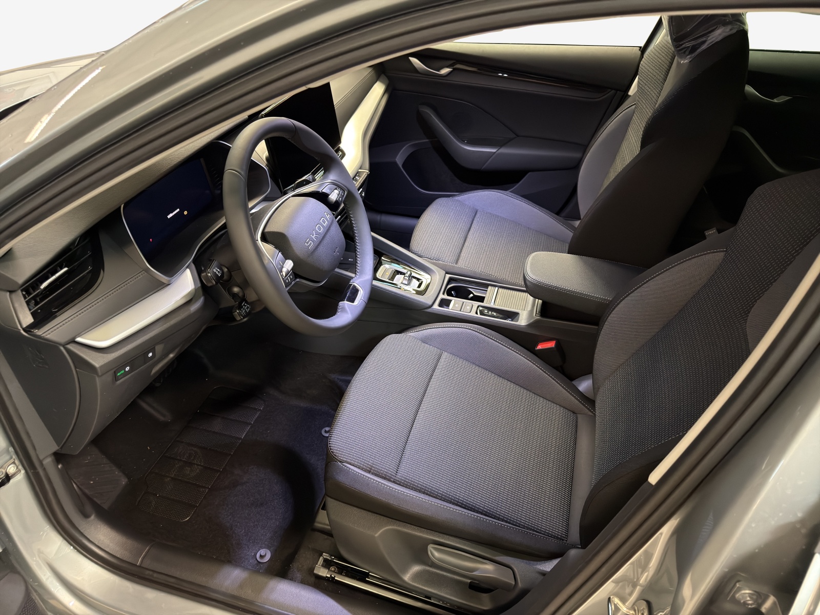 SKODA Octavia Combi 1.5 TSI mHEV DSG Dynamic-image-7