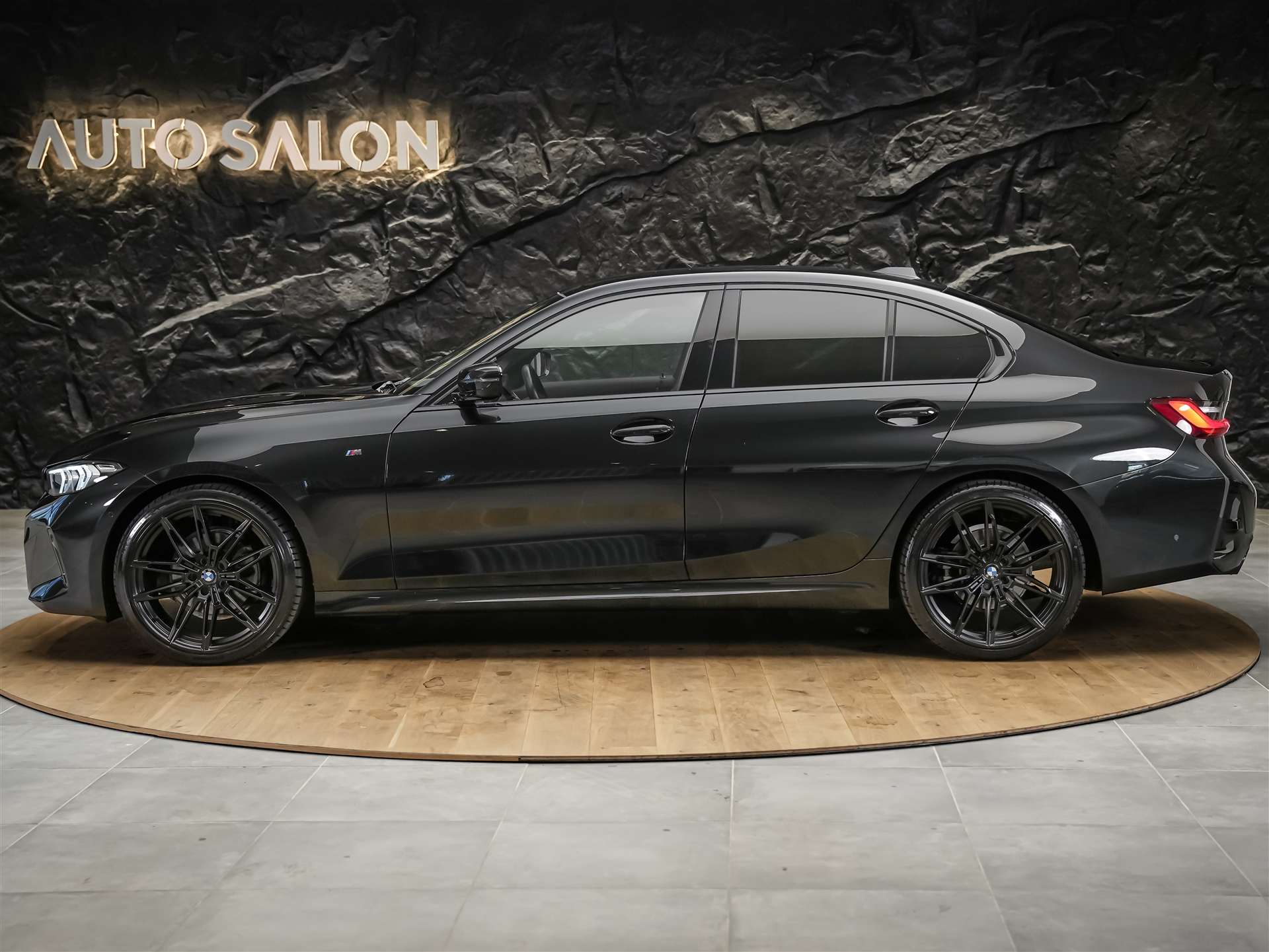 BMW 320d xDrive M Sport *Werksgarantie*20" Felgen*Abstandsregler*Standheizung*-image-2