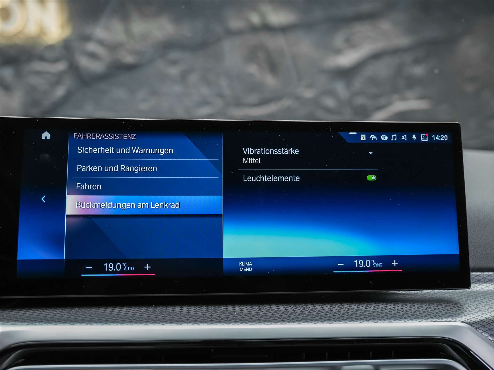 BMW 320d xDrive M Sport *Werksgarantie*20" Felgen*Abstandsregler*Standheizung*-image-36