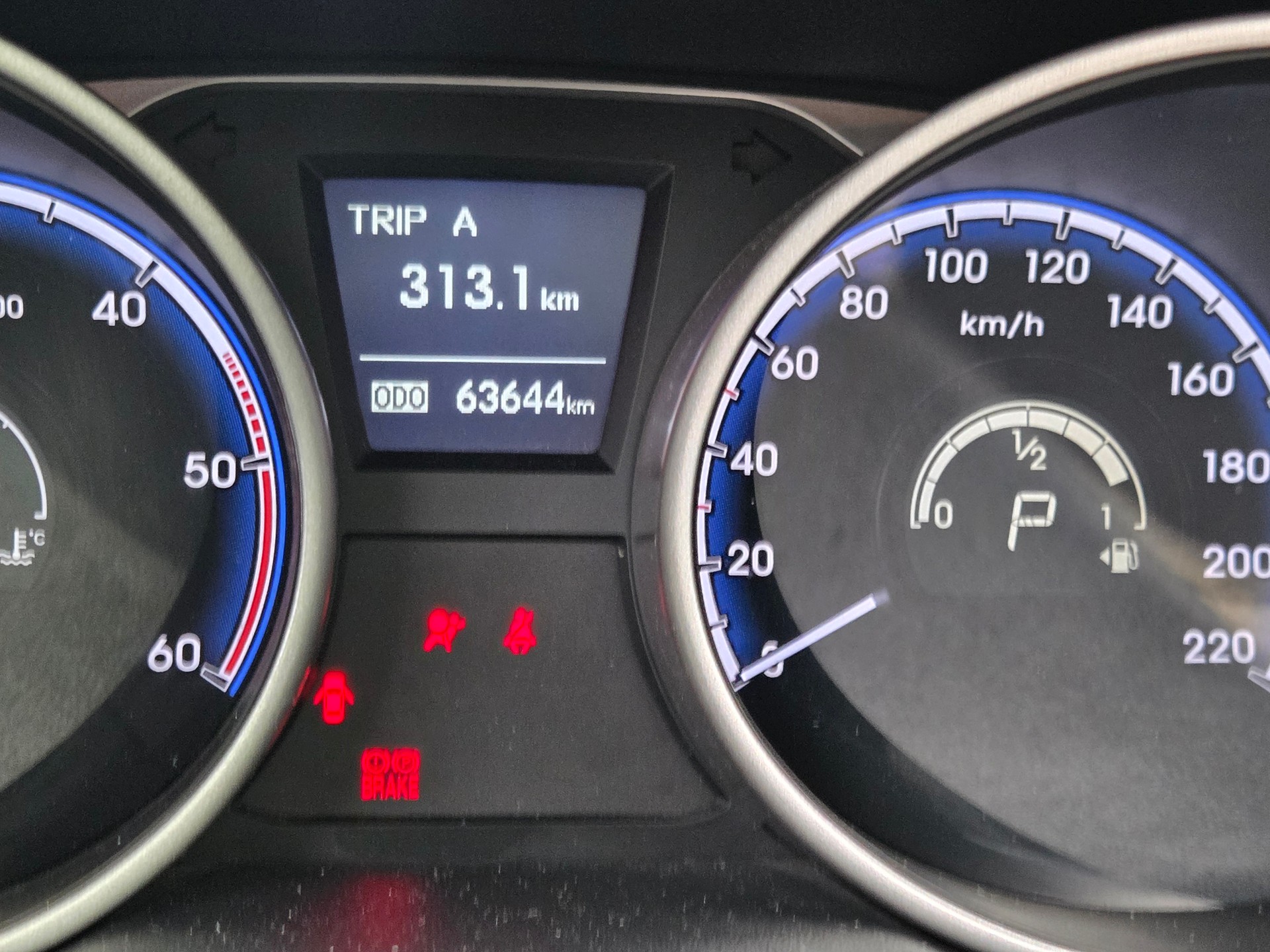 HYUNDAI iX 35 2.0 CRDi Premium 4WD Automatic-image-8
