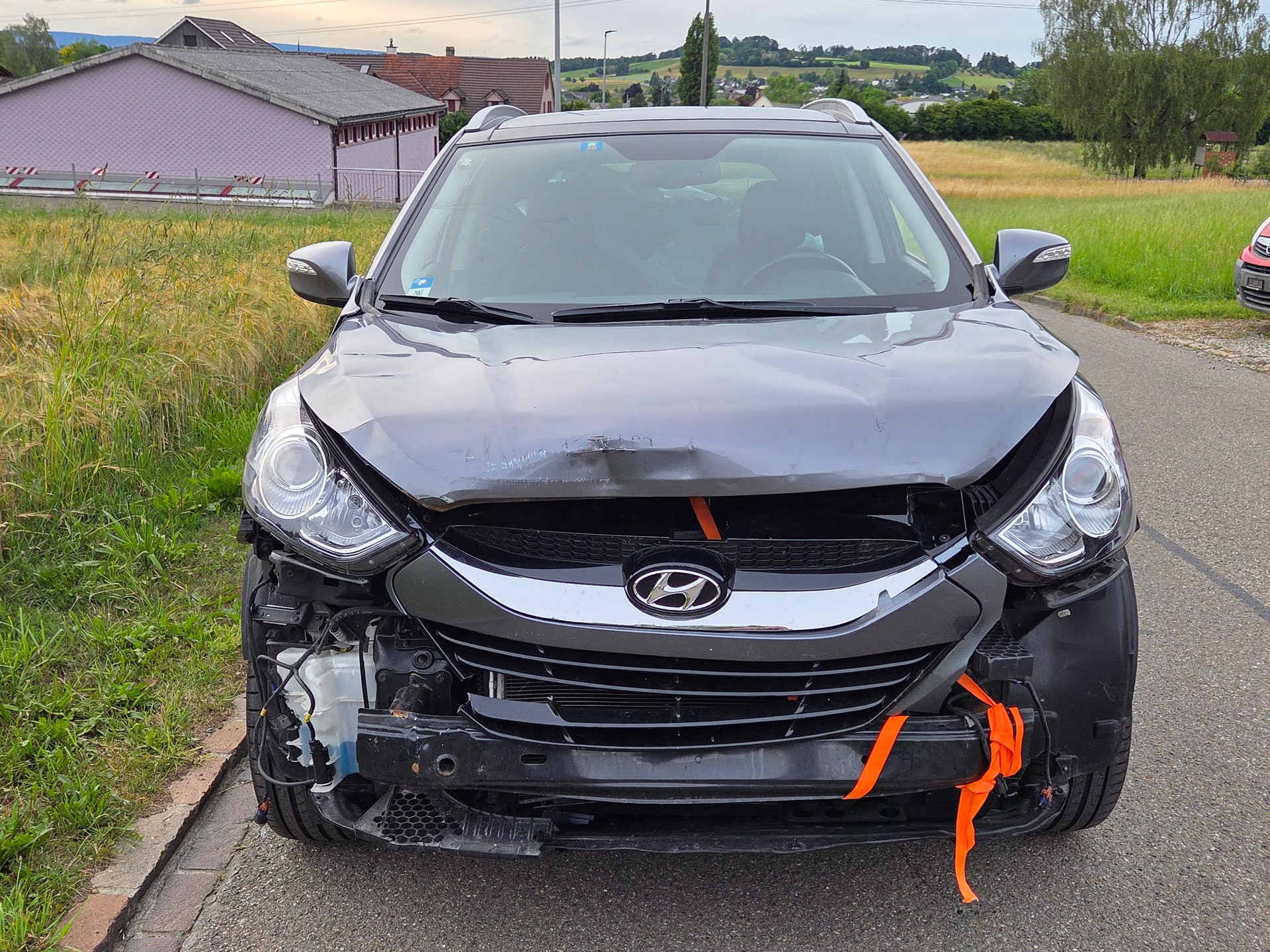 HYUNDAI iX 35 2.0 CRDi Premium 4WD Automatic-image-3