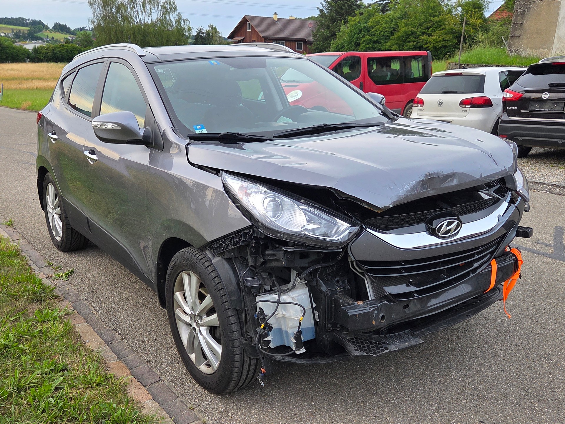 HYUNDAI iX 35 2.0 CRDi Premium 4WD Automatic-image-2