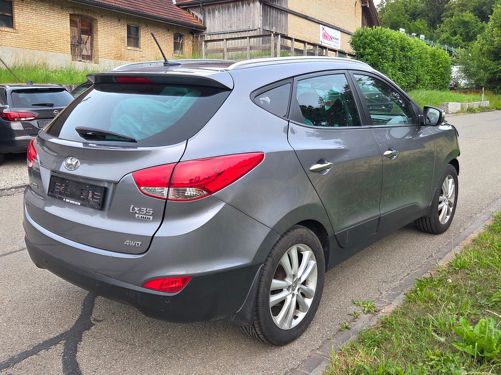 HYUNDAI iX 35 2.0 CRDi Premium 4WD Automatic-image-1