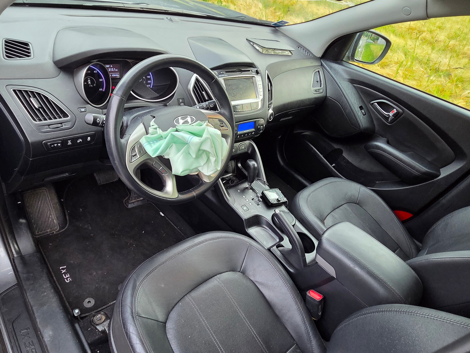 HYUNDAI iX 35 2.0 CRDi Premium 4WD Automatic-image-7