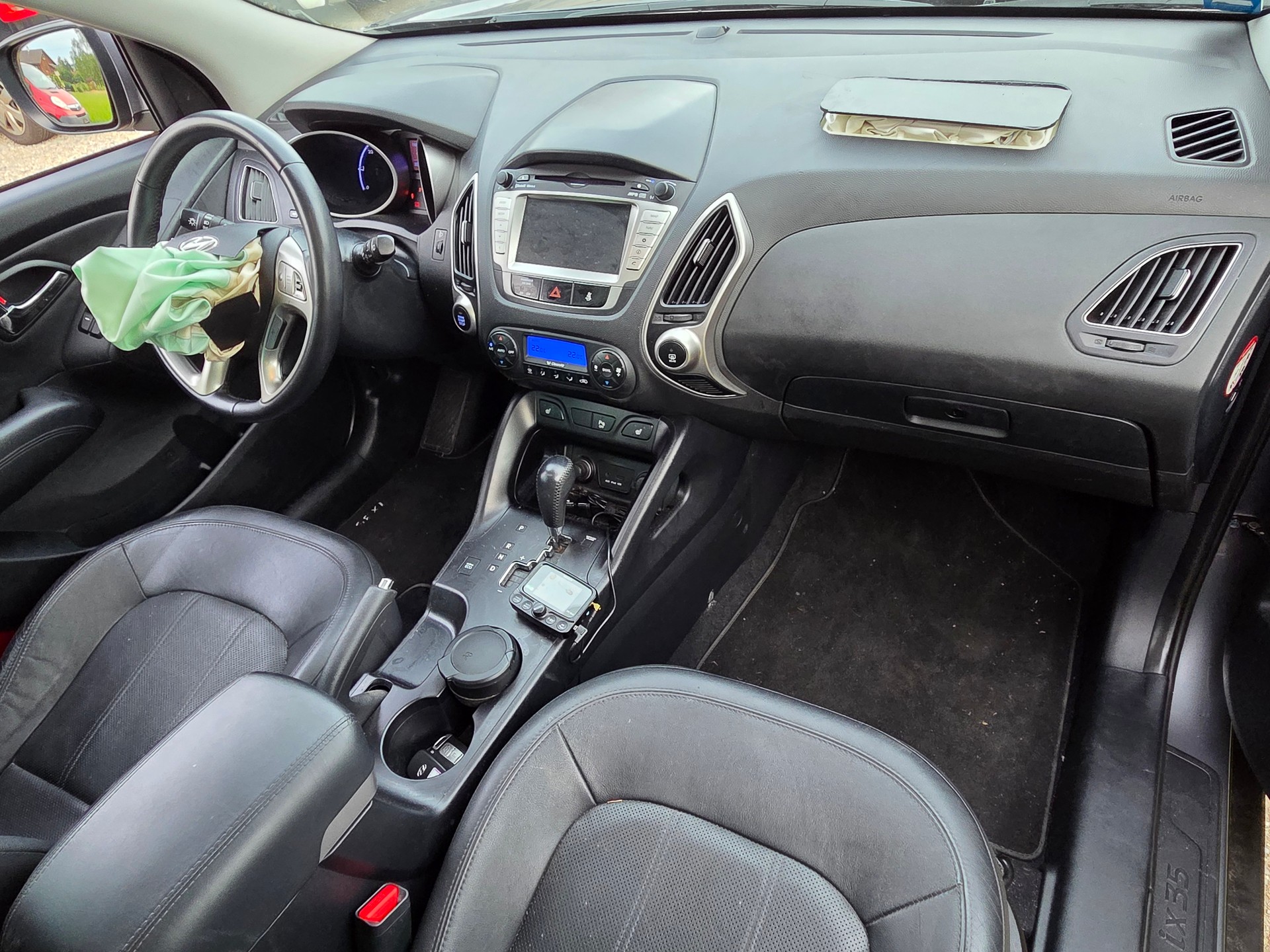 HYUNDAI iX 35 2.0 CRDi Premium 4WD Automatic-image-6
