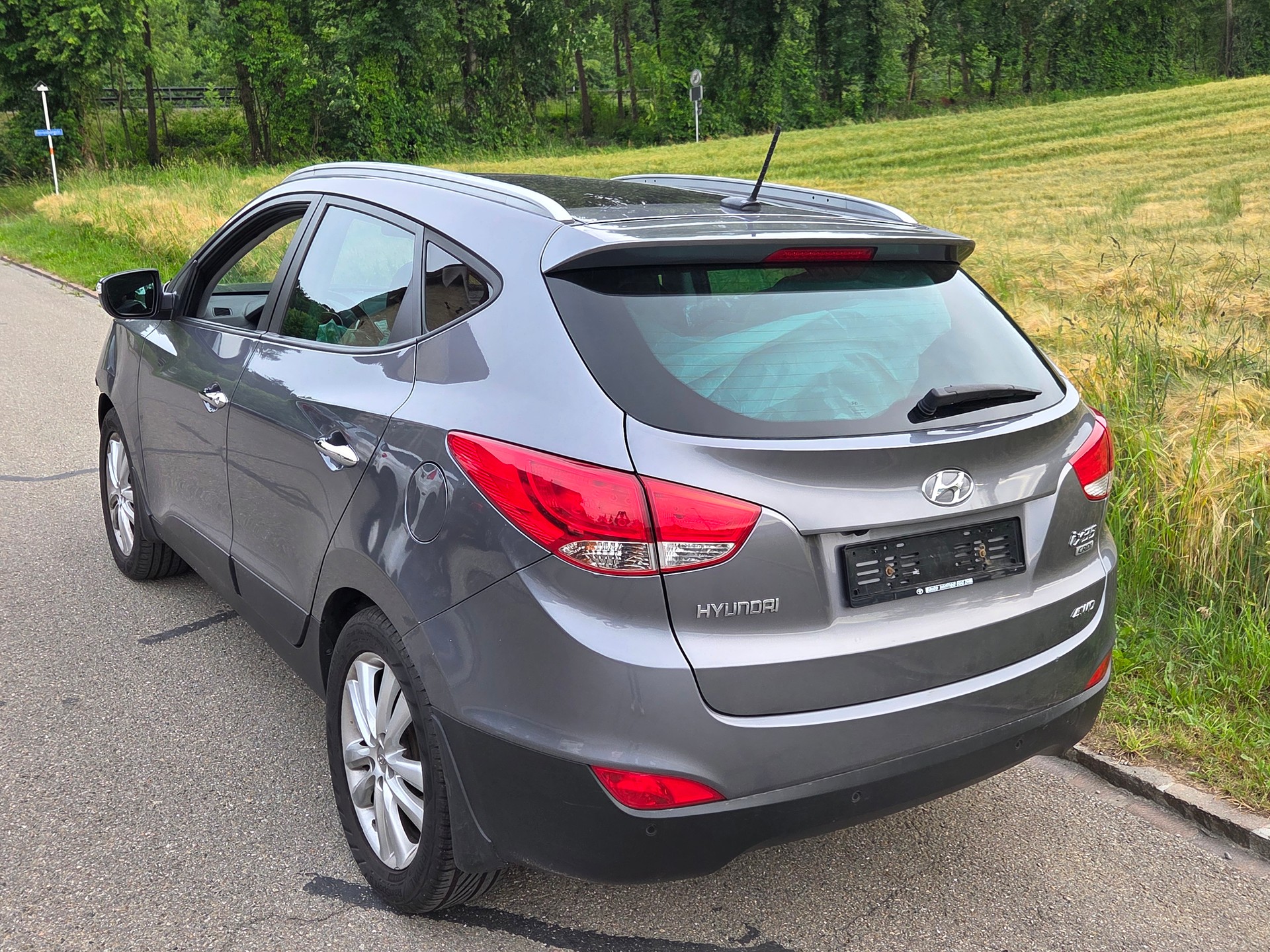 HYUNDAI iX 35 2.0 CRDi Premium 4WD Automatic-image-0