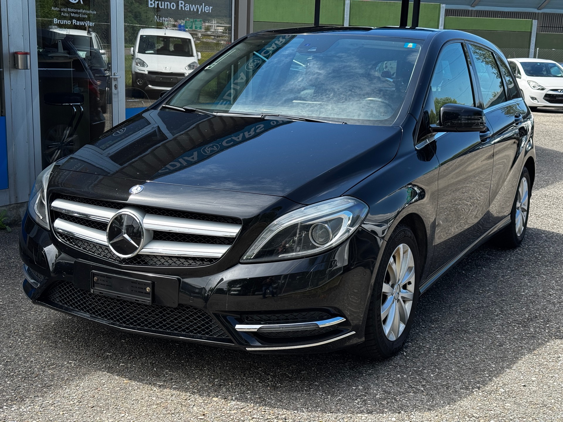 MERCEDES-BENZ B 180 CDI-image-2