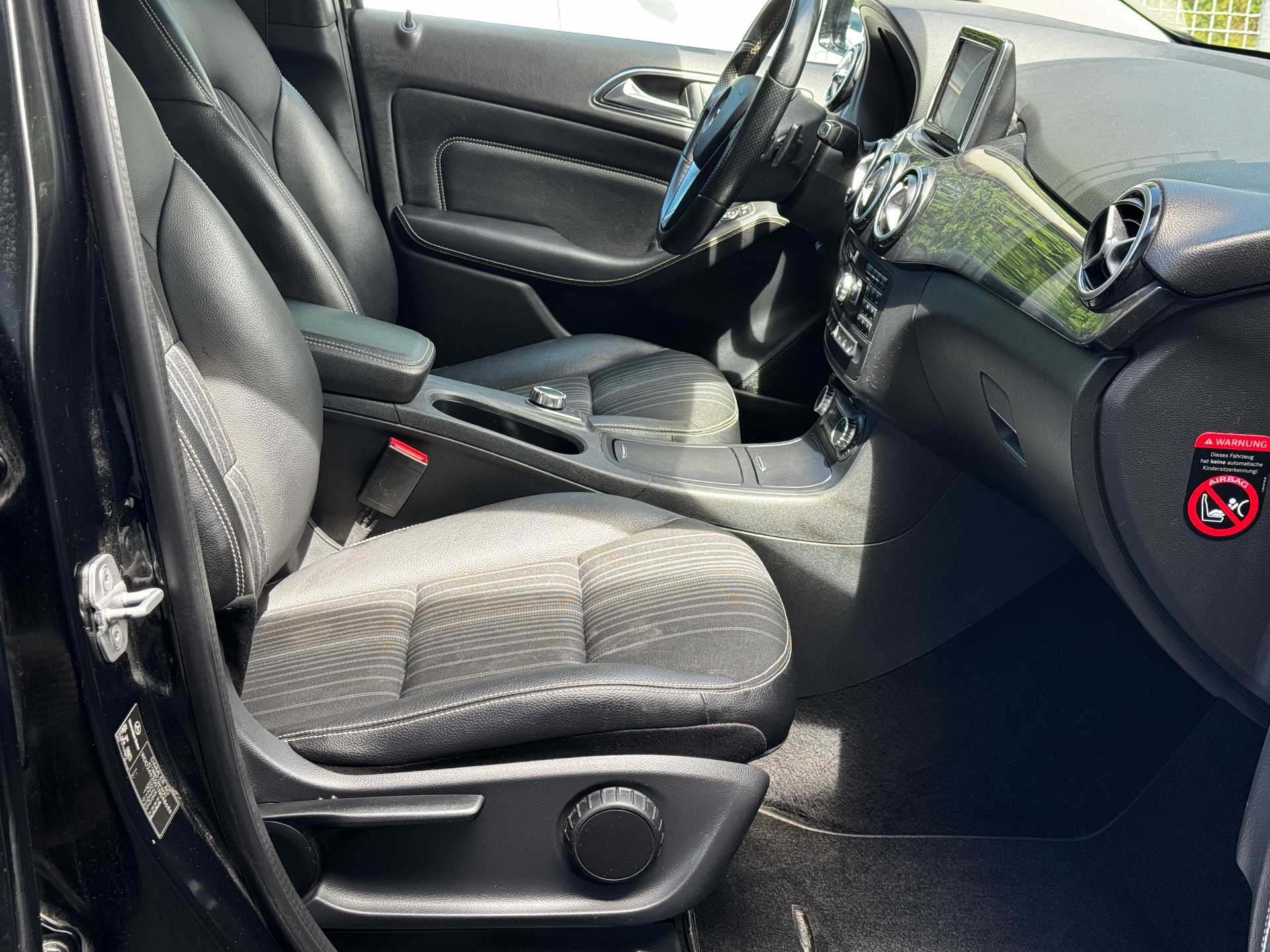 MERCEDES-BENZ B 180 CDI-image-11