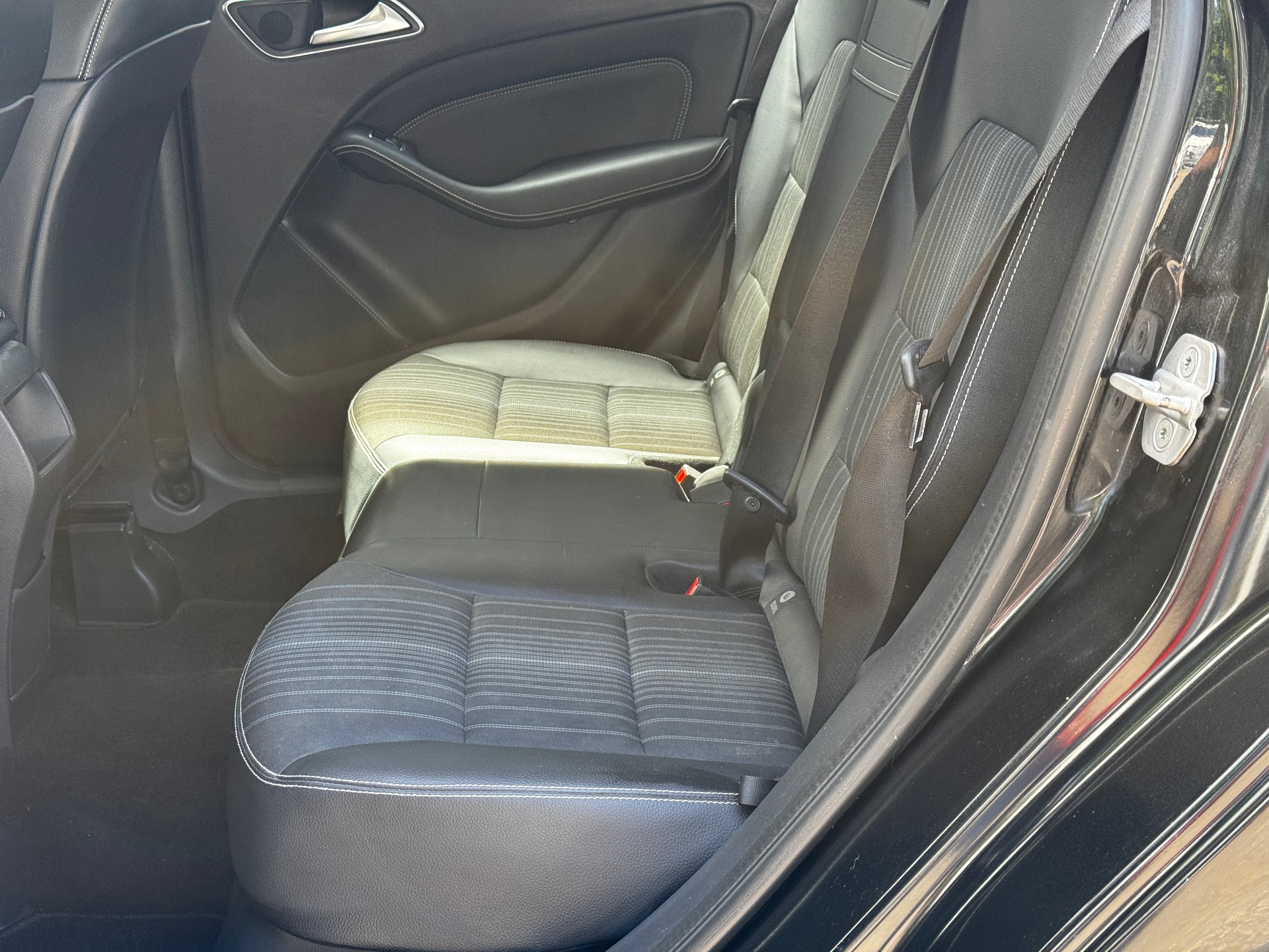 MERCEDES-BENZ B 180 CDI-image-10