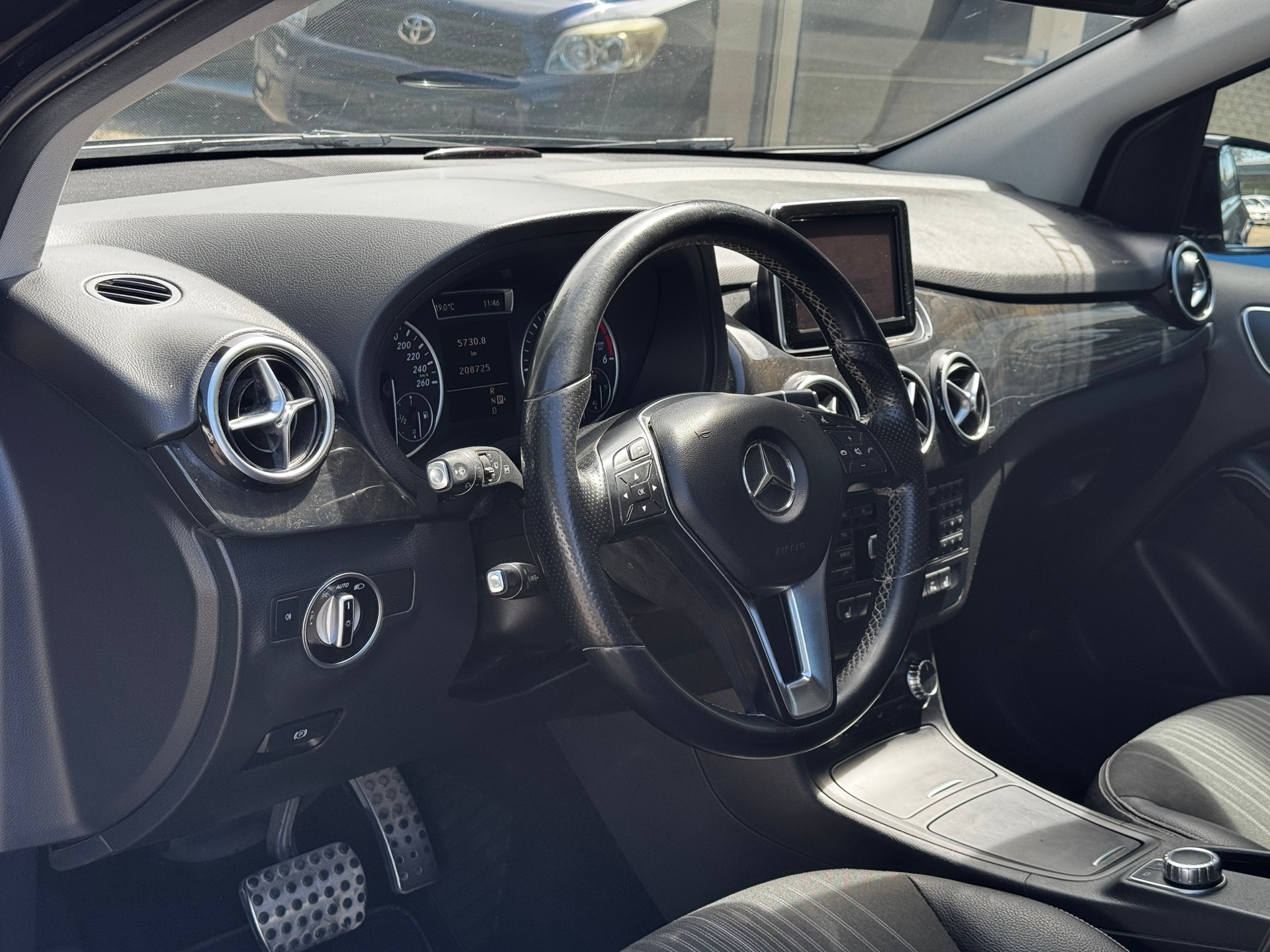 MERCEDES-BENZ B 180 CDI-image-12
