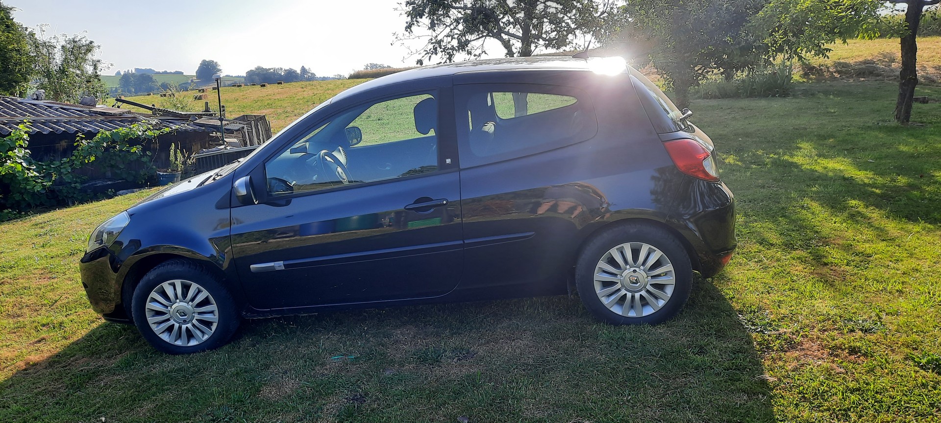 RENAULT 1.2 TCe 100 20th Edition-image-0