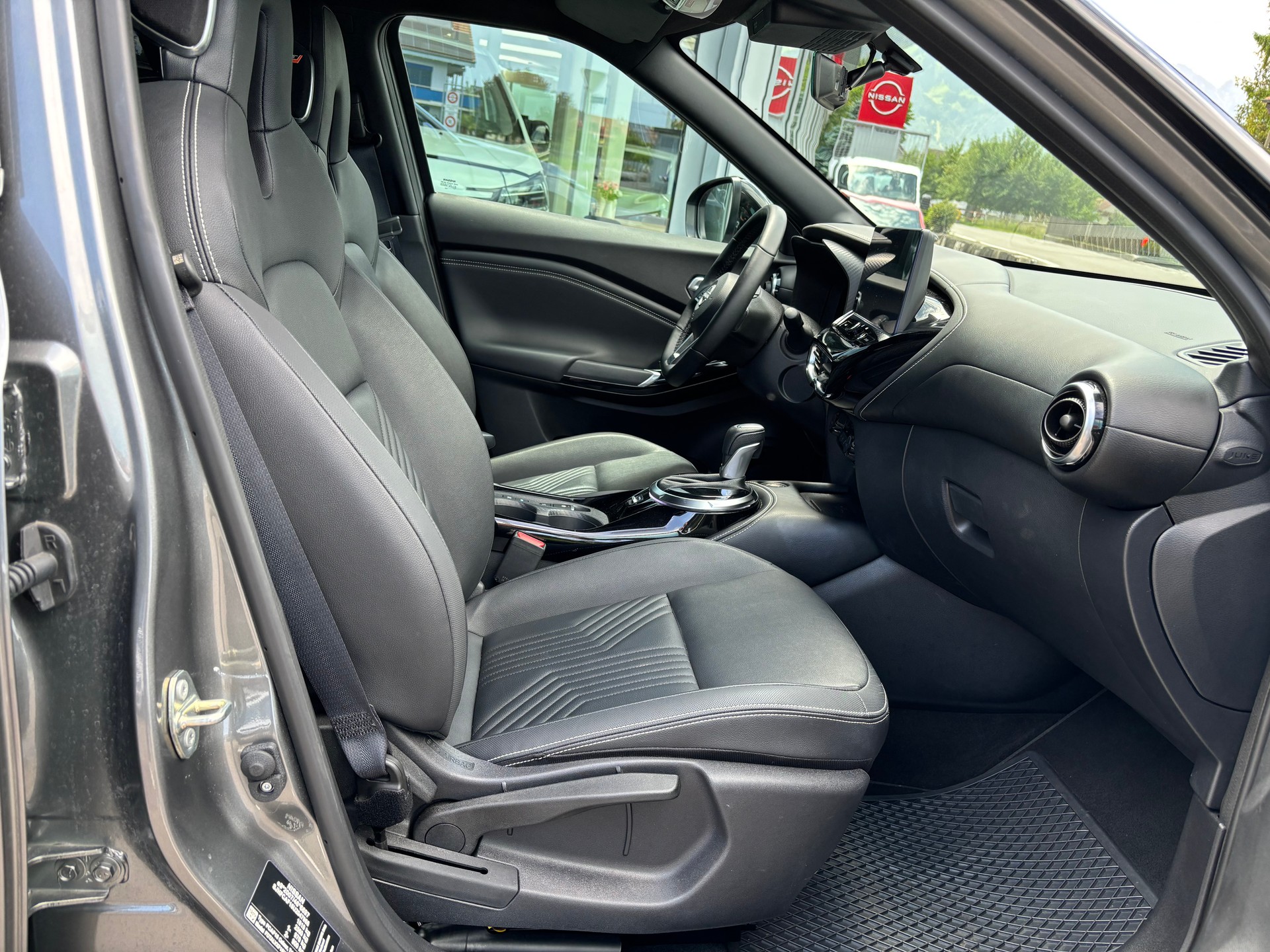 NISSAN Juke 1.6 FHEV Tekna-image-8
