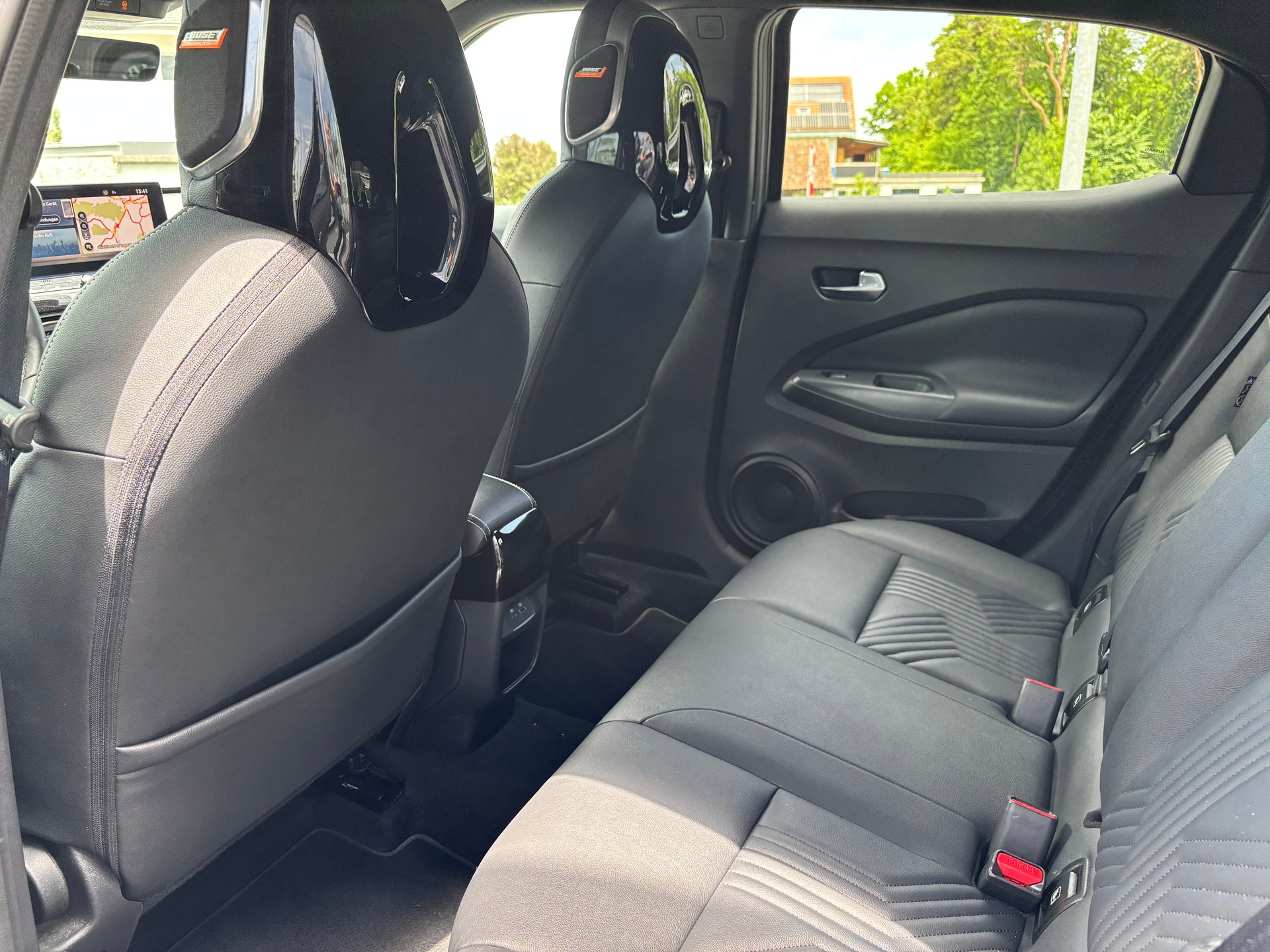 NISSAN Juke 1.6 FHEV Tekna-image-9