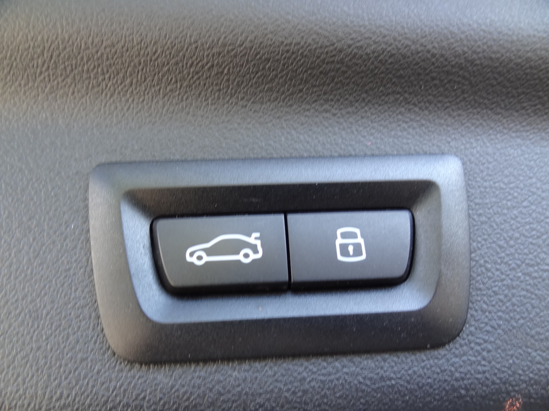 BMW X1 xDrive 20d 48V-image-14