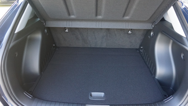 HYUNDAI Kona EV 65.4 kWh Amplia-image-7