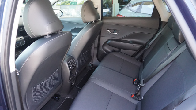 HYUNDAI Kona EV 65.4 kWh Amplia-image-8