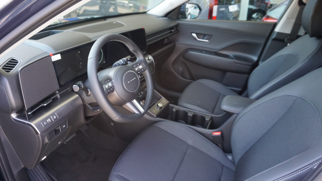 HYUNDAI Kona EV 65.4 kWh Amplia-image-9