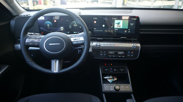 HYUNDAI Kona EV 65.4 kWh Amplia-image-10