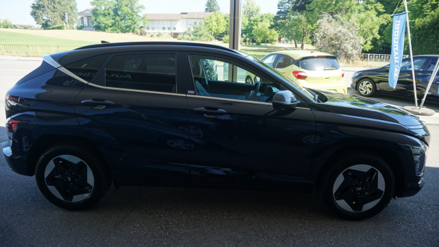 HYUNDAI Kona EV 65.4 kWh Amplia-showroom-element-3