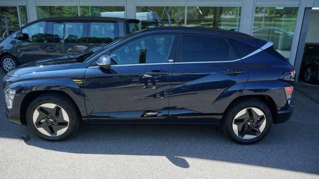 HYUNDAI Kona EV 65.4 kWh Amplia-showroom-element-2