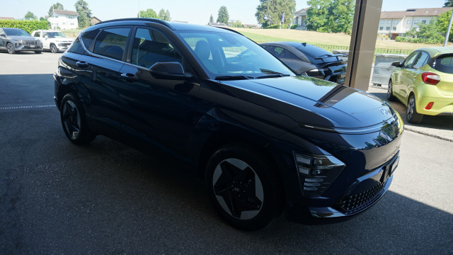 HYUNDAI Kona EV 65.4 kWh Amplia-image-4
