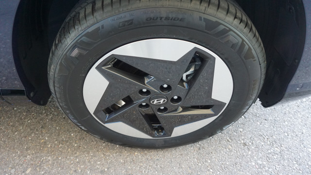 HYUNDAI Kona EV 65.4 kWh Amplia-image-6