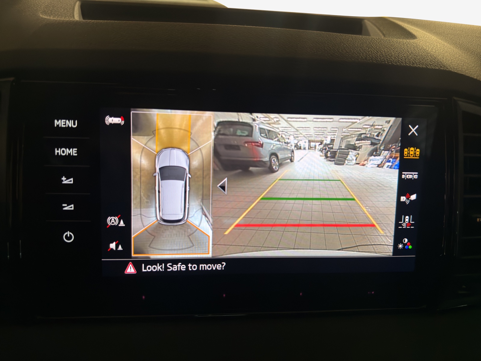 SKODA Karoq 2.0 TSI SportLine 4x4 DSG-image-13