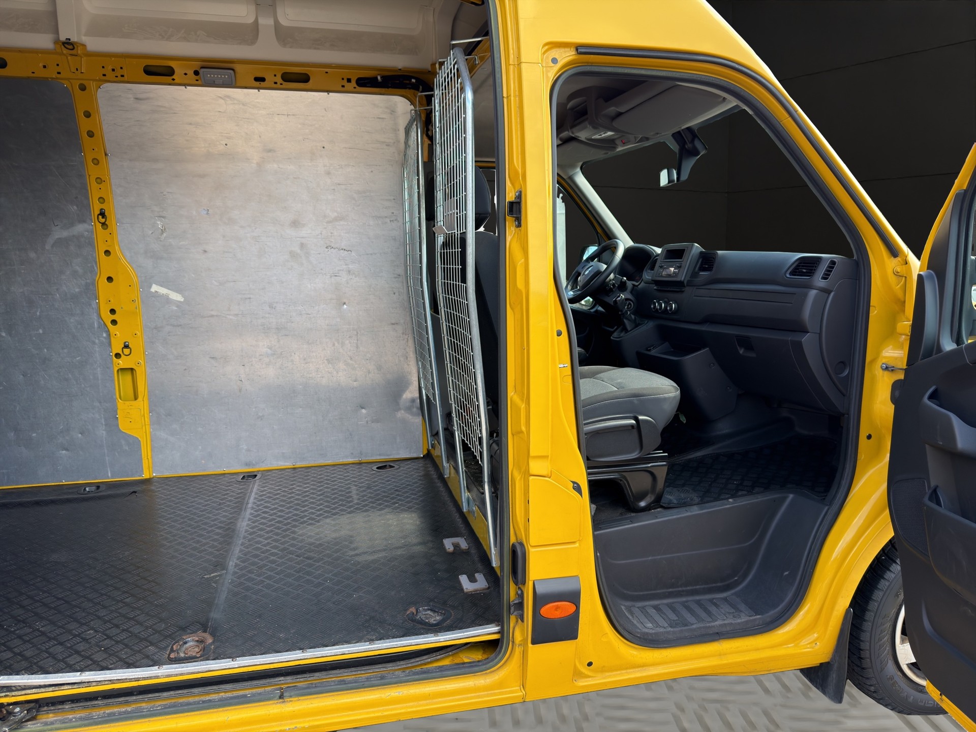 RENAULT Master T35 2.3dCi 135 L3H3-image-10