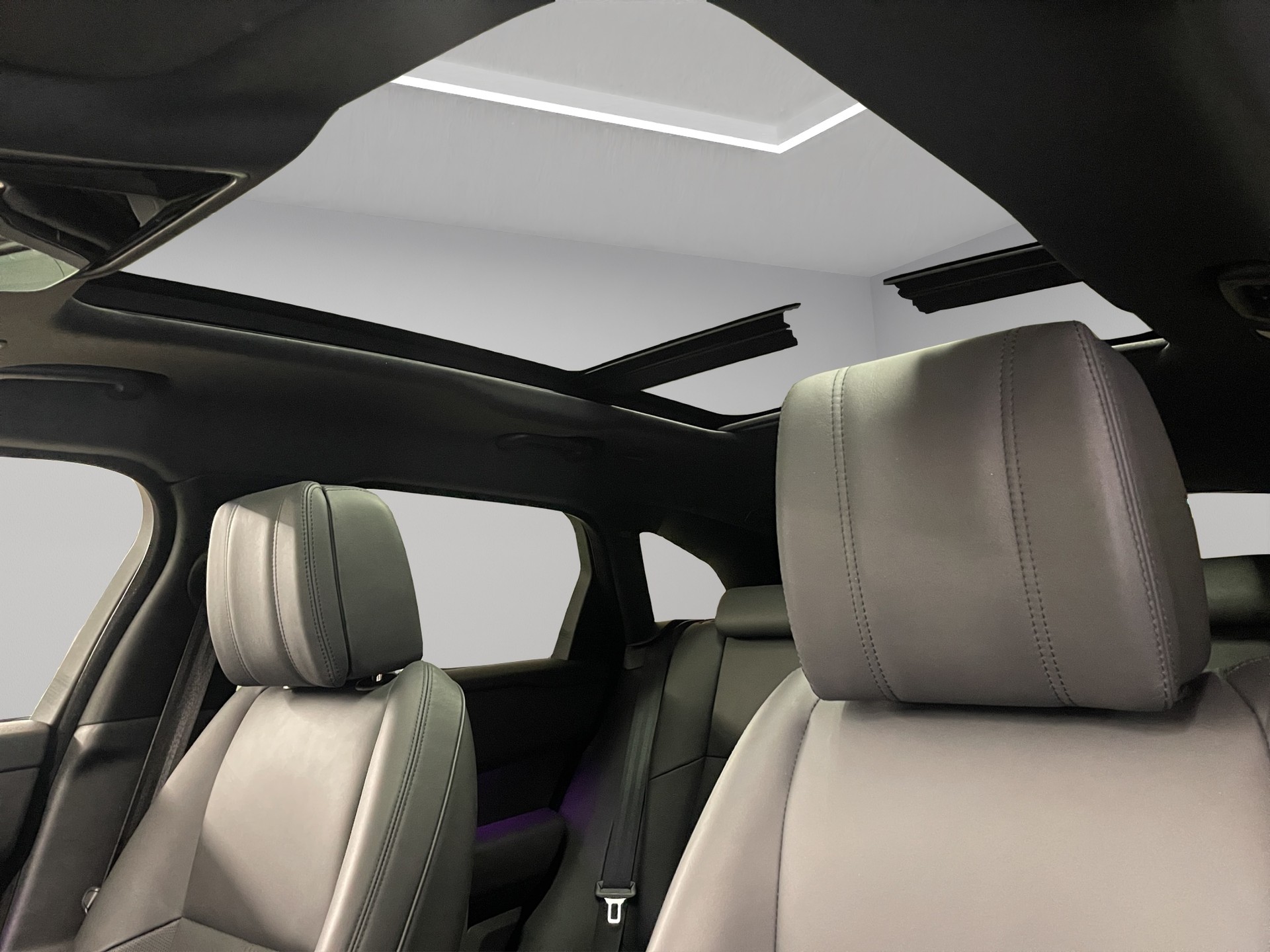LAND ROVER Range Rover Velar 3.0 D I6 300 Dynamic HSE-image-14
